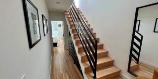 Spacious Ballard Townhome- 2 Bedrooms with Parking Gallery 11
