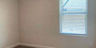 Room in 4 Bedroom Home at Tears Ln Gallery 28
