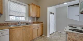 1317 South Pennsylvania Avenue | Springfield, MO 65807 COLLEGE PRE-LEASING – Fresh Interior Remodel – Walk to Campus Gallery 9