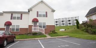 Well Maintained Townhouse in Great Location! Gallery 1