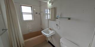 2 bed, 1 bath duplex house in Edmond with central heat and air next to UCO campus Gallery 7