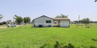 Beautifully Done 3 Bedroom House! Available for Immediate Move in! Gallery 7