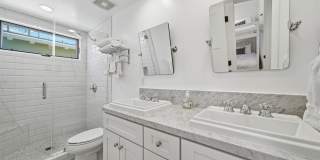 Modern Furnished Balboa Peninsula Beach House with Rooftop Deck Gallery 21