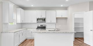 Beautiful Split Level 5 Bedroom Home - Hills of Olde Savannah Gallery 10