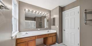 End Unit Three Bedroom Two and a Half Bath in North Naperville Gallery 9