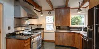 Unique Laurelhurst 3 Bedrooms with 2 Bathrooms Home Close to UW! Gallery 10