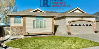 Beautiful 4 bedroom 3 bath house - attached garage Gallery 1