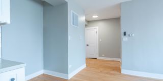 6239 N Western Avenue Gallery 21