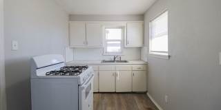 Beautiful 2 Bed 1 Bath in Quiet Area Gallery 14