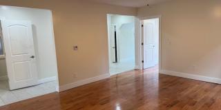 Great 1st Floor Duplex in Squirrel Hill! Available NOW! Gallery 7