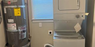 BEAUTIFUL UPDATED DUPLEX 2 BED & ONE BATH! Gallery 10