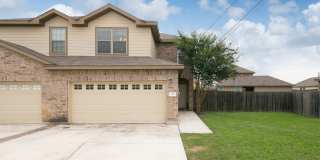 Beautiful 3 Bedroom Duplex Located in New Braunfels, Texas! Gallery 1