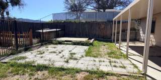 3+2 w/garage and large fenced backyard Gallery 12