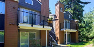 Saybrook Condo! 1 Bed/1 Bath with In-Unit Washer & Dryer & Covered Patio! Gallery 4
