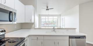 Pacific Pointe Apartments Gallery 29