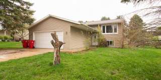 Move-In Ready 4 bed 2 bath off of West Circle Drive Available NOW! Gallery 1