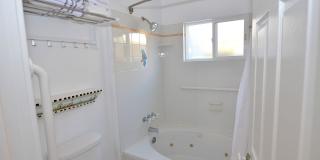 1Bd/1Ba Guest house, centrally located. Gallery 9