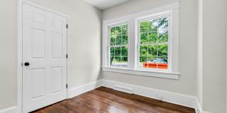 Four Bedroom 2 bath House with office on W Friendly Ave in Greensboro-near UNCG Gallery 25