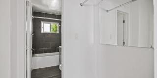 1321 W 36th Place Apartments Gallery 23