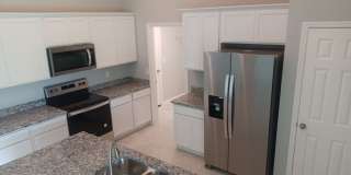 4/2 Newer  construction home. Gallery 10