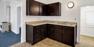 4 Bedroom, 1 Bathroom Home in the York Neighborhood for Rent! Gallery 8