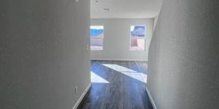 3br 2Ba 2-Story Home with fenced yard and garage Near Golf Course, Rotary Park Gallery 11