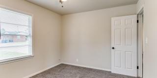 Beautiful updated home in The Village - 2 bed 1 bath Gallery 11