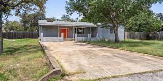 Incredible 3-Bedroom Home on Massive Lot in South Austin Gallery 1