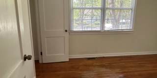 MIDTOWN LOCATION - 2bd/1ba with large yard and washer/dryer Gallery 11