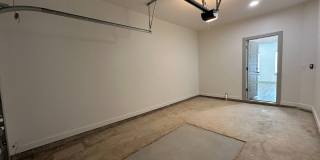 Large 3 Bed 2.5 Bath Duplex Includes Office Space (See Contact Info Below) Gallery 43