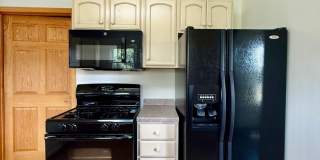 Charming 2-Bedroom Home Near the Hospital – Pet Friendly! Gallery 1