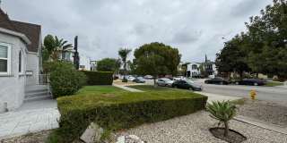 Large centrally located unit with shared yard Large centrally located unit with shared yard Gallery 4