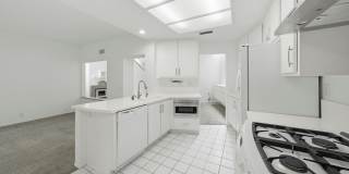 Beautiful Irvine Home with Vaulted Ceilings & Cozy Fireplace – 4 Del Adante Gallery 9