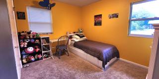 4 Bedroom Home with Large Family Room, Huge Fenced Yard, Workshop & Pool Gallery 21