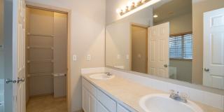 Modern 4 Bedroom, 2.5 Bath Home In Silver Creek w/AC Gallery 23