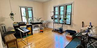 1 Bedroom Lakes Uptown Corner Unit Apartment, Blocks from Both Lakes, Hardwood Floors, One Month Free Gallery 25