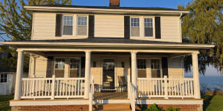 Lake Front 3 Bed 2.5 Bath Rental by GOTL! Gallery 1