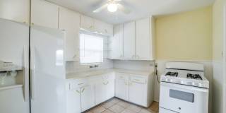 CHARMING MID-CENTURY HOME IN DELLVIEW Gallery 12