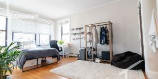 Massive Student Big Bed Near BU Campus w Ht & HW Included! Gallery 3