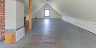 Large Centrally Located Home for Rent! Gallery 30
