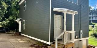 Three Bedroom Near Downtown Available for Pre-Lease! Gallery 1