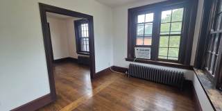 2 Bedroom, 1 Bathroom in Historical Woodland Avenue building! Gallery 7