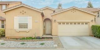 Lovely 3 Bedroom Low Maintenance Unit with New Flooring! Gallery 1