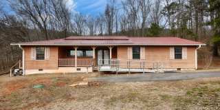 Spacious  Charming in Scottsboro! Gallery 1