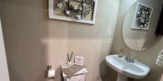 Spacious 2 Bed/2.5 Bath Condo in Gateway Villas! Gallery 10