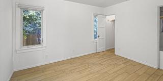 2049 Lake Shore Ave Gallery 16