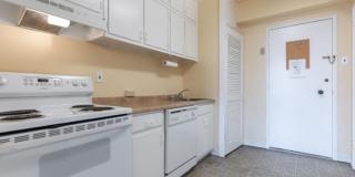 Spacious Tuscany/Canterbury 1bd/1ba Condo with W/D! Available 8/14 Gallery 12