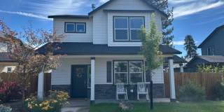 Stunning 4-bdr with beautiful fenced yard in Mckenzie Meadow Village! - Sisters, Oregon Gallery 1