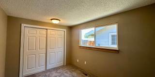 Pet-Friendly 4 Bedroom Home with Fenced Yard & Air Conditioning Gallery 32
