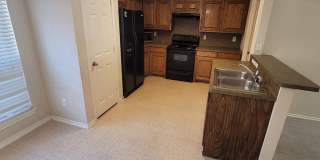 Clean North East Home - O'Conner & IH35 Gallery 12